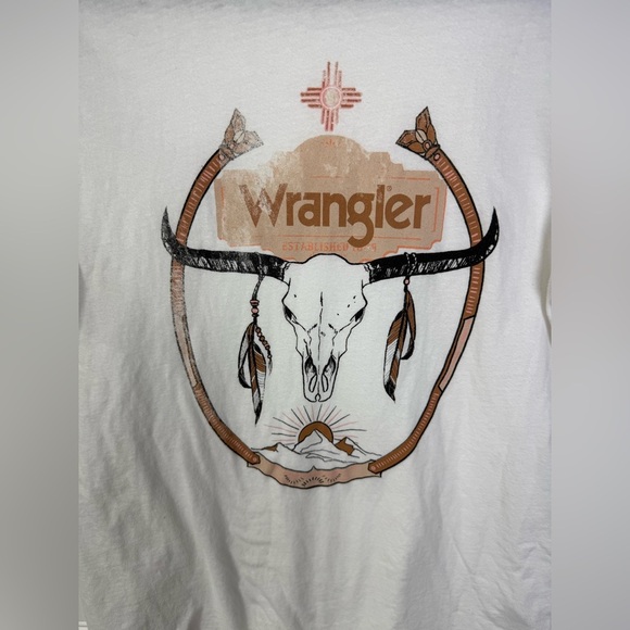 Women’s white Wrangler graphic tshirt. Size Small - Picture 4 of 4
